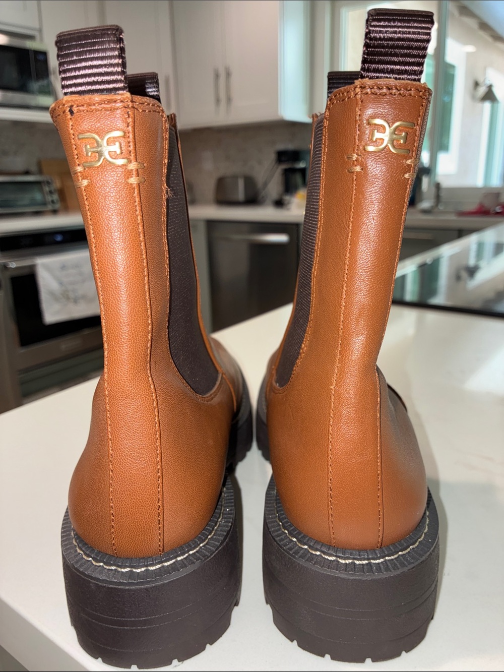 SAM EDELMAN NWOT Women’s Stylish Pull On Carmel Brown Chelsea Lug Boots Size 8. - Picture 10 of 12